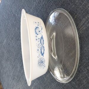 Vintage Pyrex casserole dish - Willow/blue floral